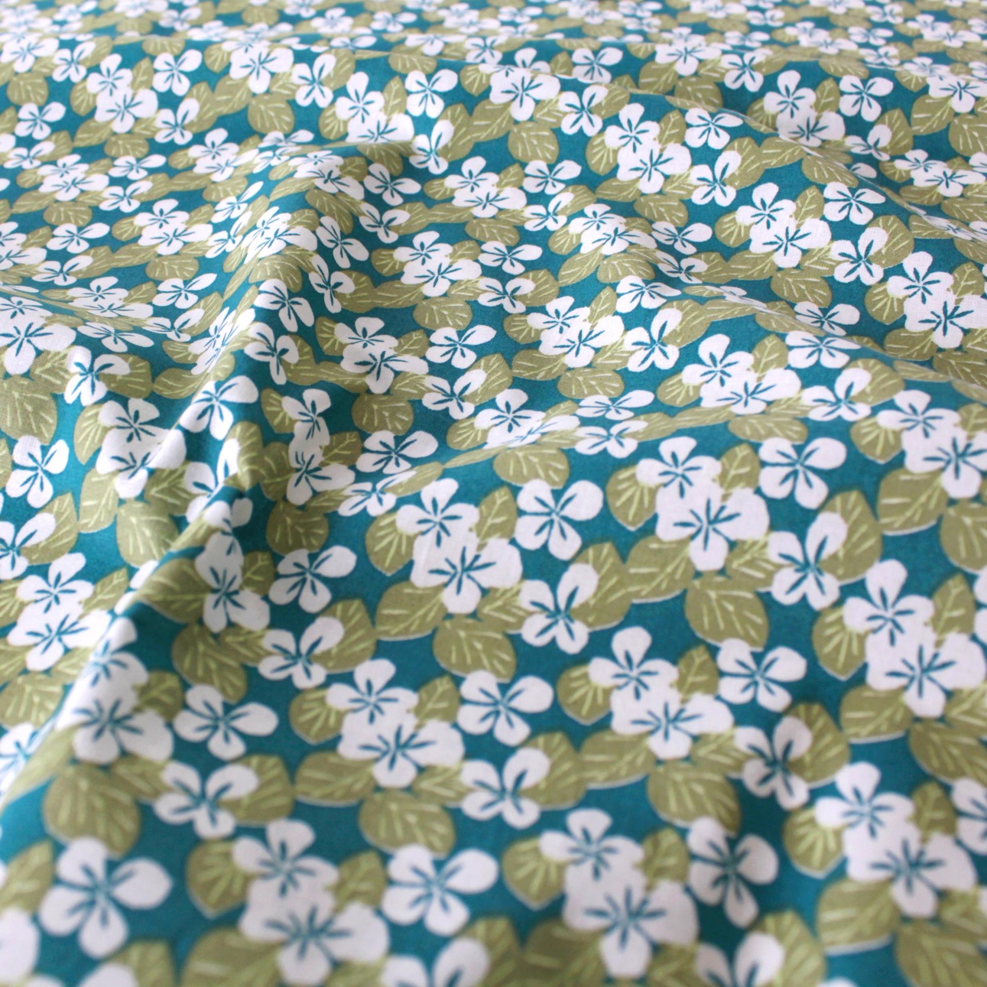 Stoff Meterware Blumenwiese Türkis auf Grün Baumwolle